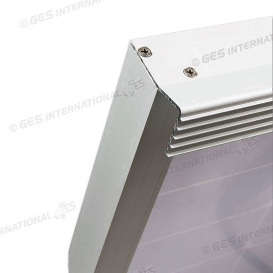 Immagine di Pannelli monocristallini e regolatore di carica MPPT